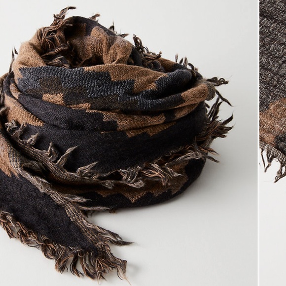 Wilfred Diamond Mosaic Triangle Scarf - Picture 2 of 4